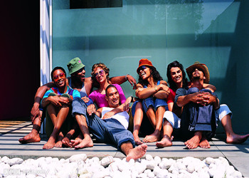 为何朋友的好友比你多？  Why your friends seem to have more friends than you do